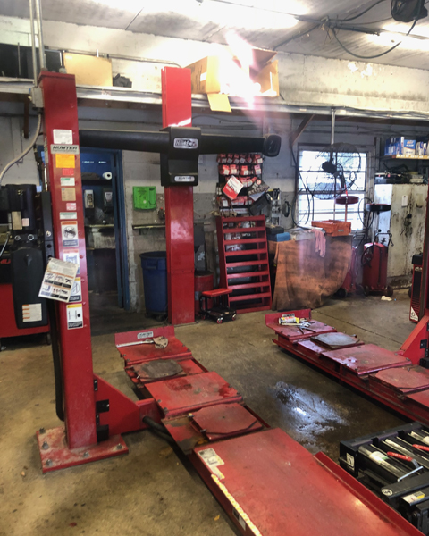 Inside our garage | Military Brake & Alignment Services Inc.